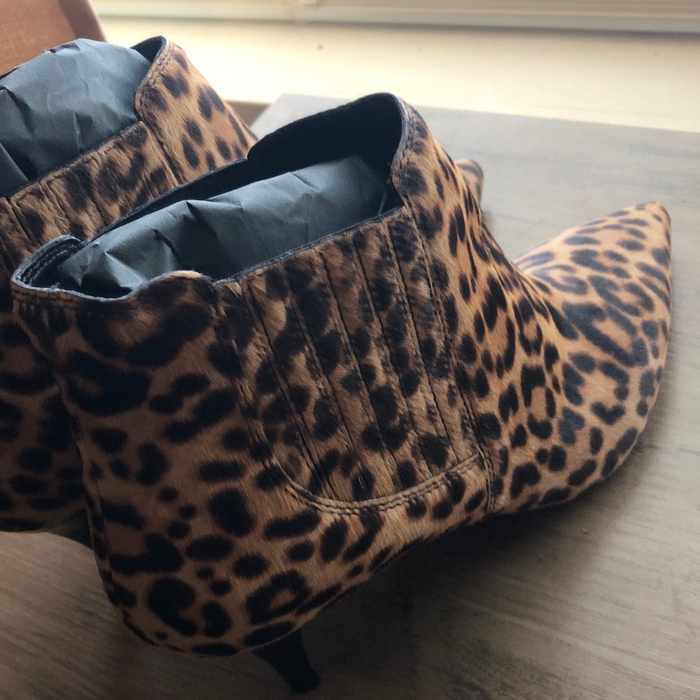 NWT Burberry Castlemore Animal Print Ankle Booties size 38 - Picture 3 of 13